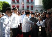 Presiden Prabowo Subianto dalam pelaksanaan salat Iduladha 1447 Hijriah di Wisma Indonesia, Paris, Prancis