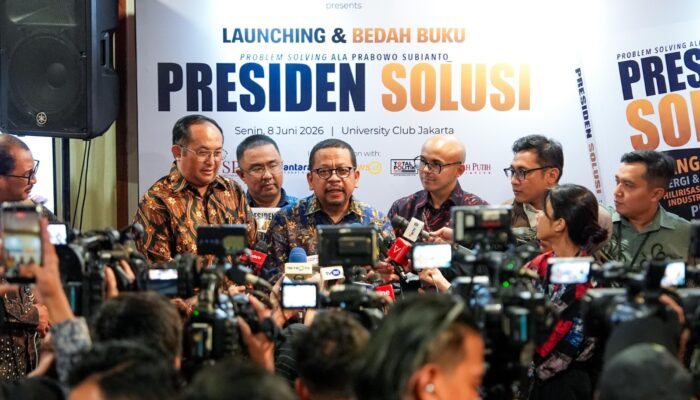 Buku ‘Presiden Solusi’ Catat 108 Kebijakan Prabowo, Qodari Sebut “Bapak Transformasi Bangsa”