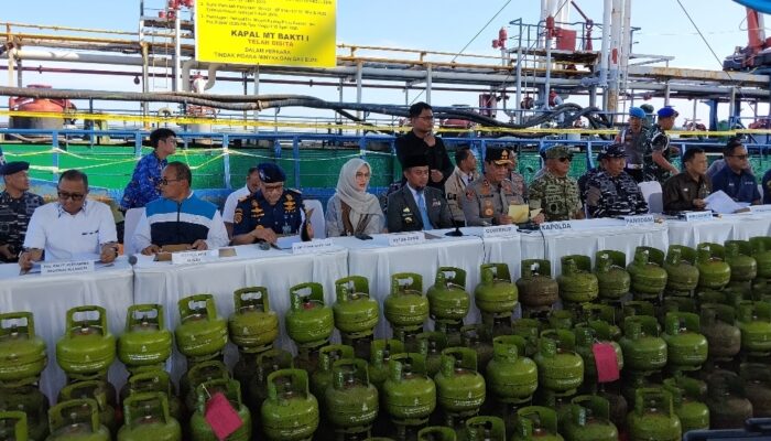 Polda Sulsel Gelar Konferensi Pers Pengungkapan Kasus Penyalahgunaan BBM dan LPG Bersubsidi di Wilayah Sulawesi Selatan