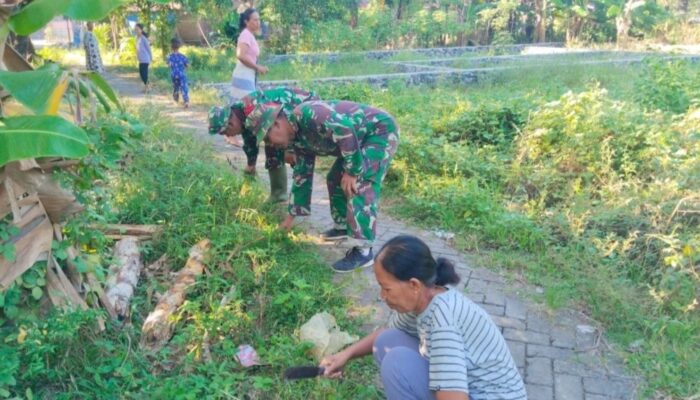 Koramil 1426-04/Galesong Bersama Warga Gelar Karya Bakti Bersihkan Jalan dan Drainase