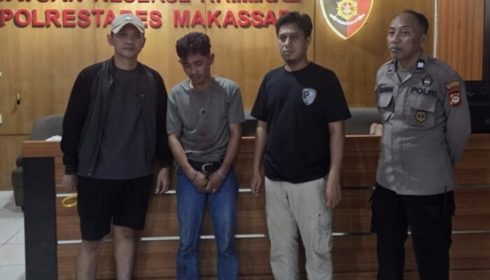 Terungkap! Ini Wajah AR Tampil Tertunduk, Terduga Pelaku Pembunuhan Istri di Kos Mannuruki Makassar