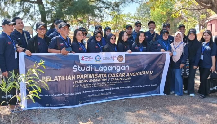 Peserta Pelatihan Pardas V Poltekpar Makassar Kunjungan Lapangan ke Destinasi Wisata Pulau Sanrobengi