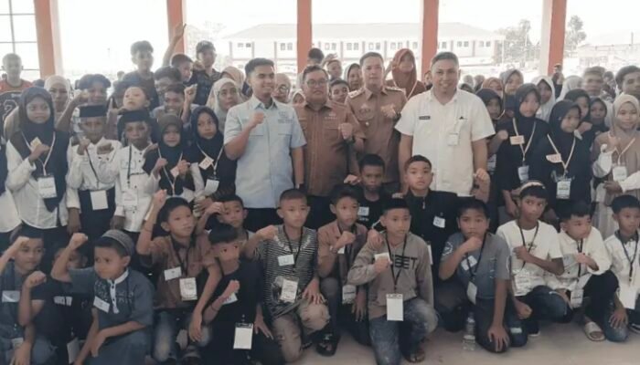 Usai Buka MPLS Sekolah Rakyat, Bupati Takalar Diserbu Siswa Berebut Foto Bersama
