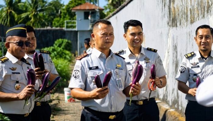 Lapas Takalar Panen 17 Kilogram Terung, Perkuat Kemandirian Warga Binaan