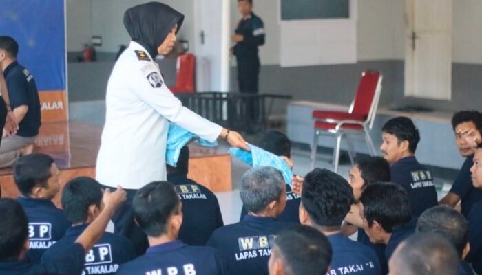 Penuhi Hak Dasar, Lapas Takalar Bagikan Pakaian dan Perlengkapan Mandi bagi Warga Binaan