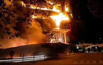 BREAKING! Mall Nipah Makassar Kebakaran, Karyawan Berlarian Keluar Gedung Jelang Tutup