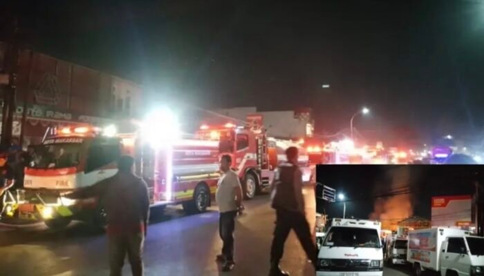 Kebakaran Hebat Melanda Kantor Yakult di Poros Pallangga, Puluhan Damkar Dikerahkan