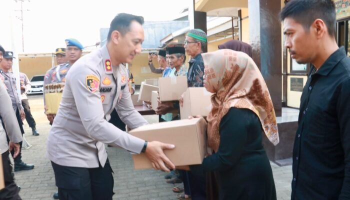 Kapolres Takalar Datangi Polsek Polsel, Cek Personel hingga Bagikan Sembako