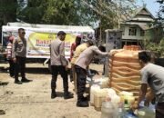 Polsek Polsel Salurkan Air Bersih, Bantu Warga Hadapi Kemarau
