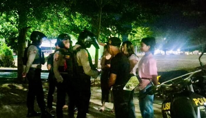 Patroli Perintis Presisi Polres Takalar Sasar Keramaian Malam Hari, Pemuda yang Nongkrong Diimbau Pulang