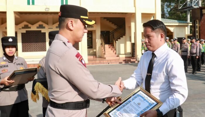Apresiasi untuk Dedikasi, 7 Personel Polres Takalar Terima Penghargaan