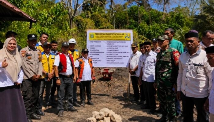 Bupati Takalar Daeng Manye Letakkan Batu Pertama Kantor Kecamatan Tanakeke