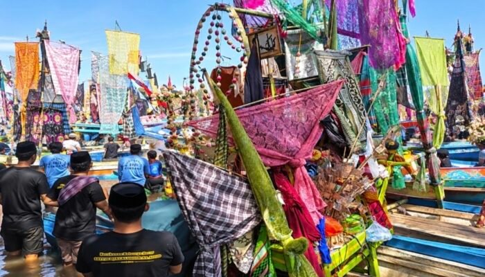 Maudu Lompoa Cikoang Memuncak, Ribuan Warga Padati Sungai Cikoang Saksikan Tradisi Warisan Abad ke-16