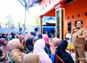 Daeng Manye Turun ke Sawah, Panen Raya Tebu Desa Barugaya Jadi Momentum Perkuat Petani Takalar