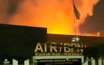 Kebakaran Hebat Hanguskan Sebagian Besar Kantor ATR/BPN Karawang, Gudang Arsip Ikut Terbakar