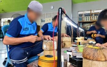 Lapas Takalar Terus Kembangkan Produksi Songkok Anyam