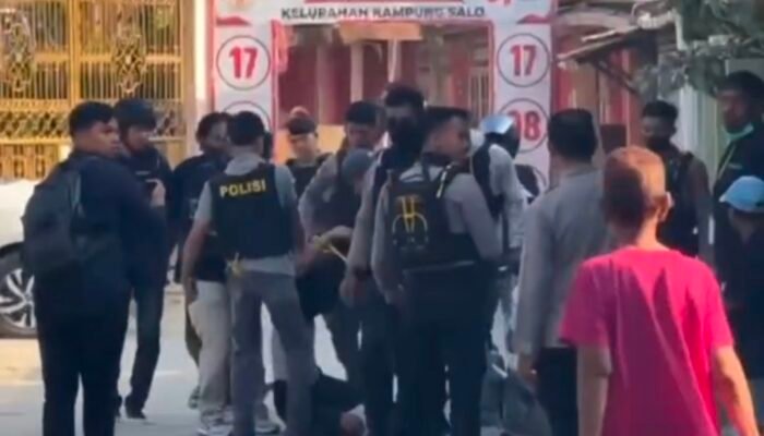 Polda Sultra dan BNNP Gerebek Sarang Narkoba di Kampung Salo Kendari, 11 Orang Diamankan