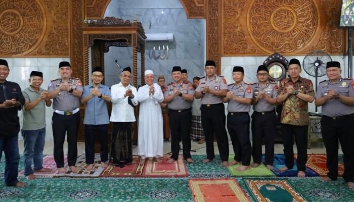 Polisi Bersama Masyarakat, Kapolda Sulsel Awal Chairuddin Gelar Safari Jumat di Masjid Nurul Iman Telkom Makassar