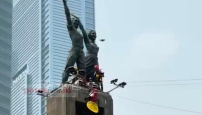 Spanduk Greenpeace Dicopot di Bundaran HI, Puluhan Petugas Gabungan Berjaga