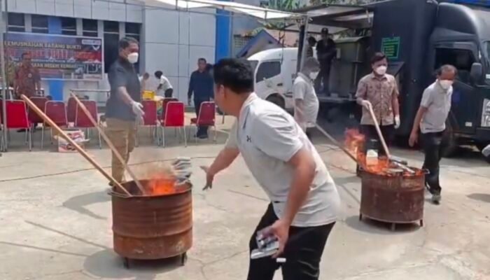 Kejari Kendari Musnahkan Barang Bukti dari 126 Perkara Inkrah, Sabu dan Ganja Capai 1,8 Kilogram