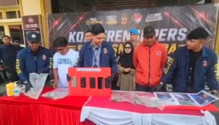 Polisi Tangkap Lima Tersangka Pelemparan Bus Suporter Persija di Tol Palikanci Cirebon