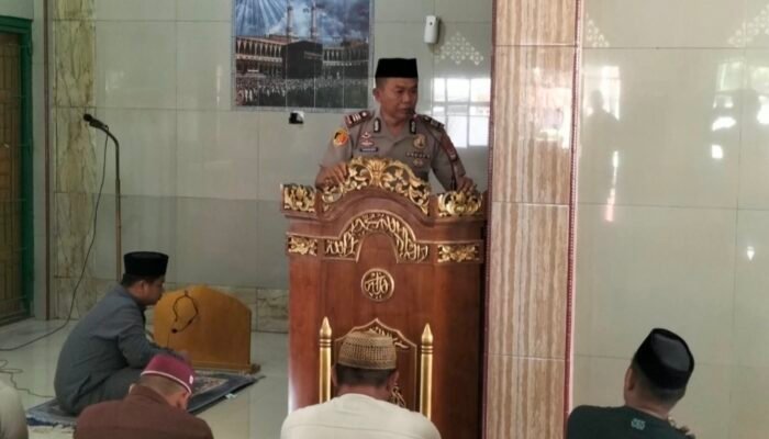 Safari Jumat, Kapolsek Pol-Sel Ajak Jemaah Masjid Nurul Jamiah Menjaga Kamtibmas